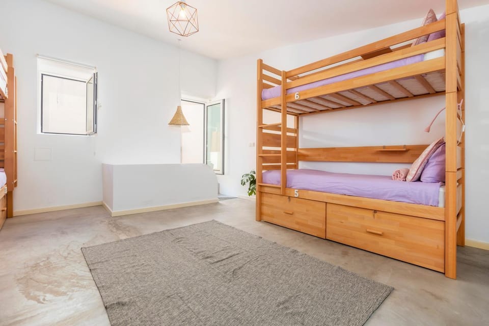 Bedroom, bunk bed