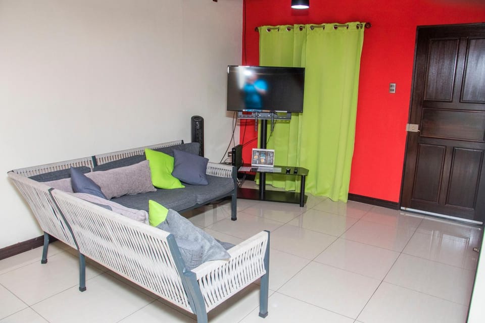Communal lounge/ TV room, TV and multimedia, Living room, Seating area, Evening entertainment
