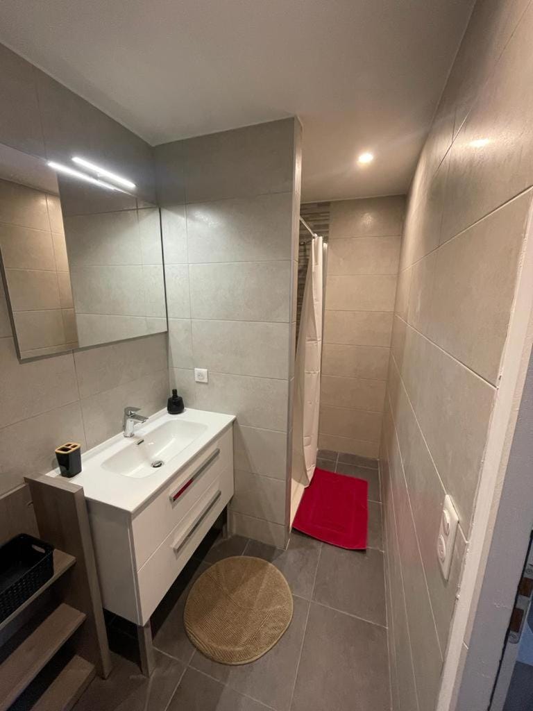 Shower, Bathroom