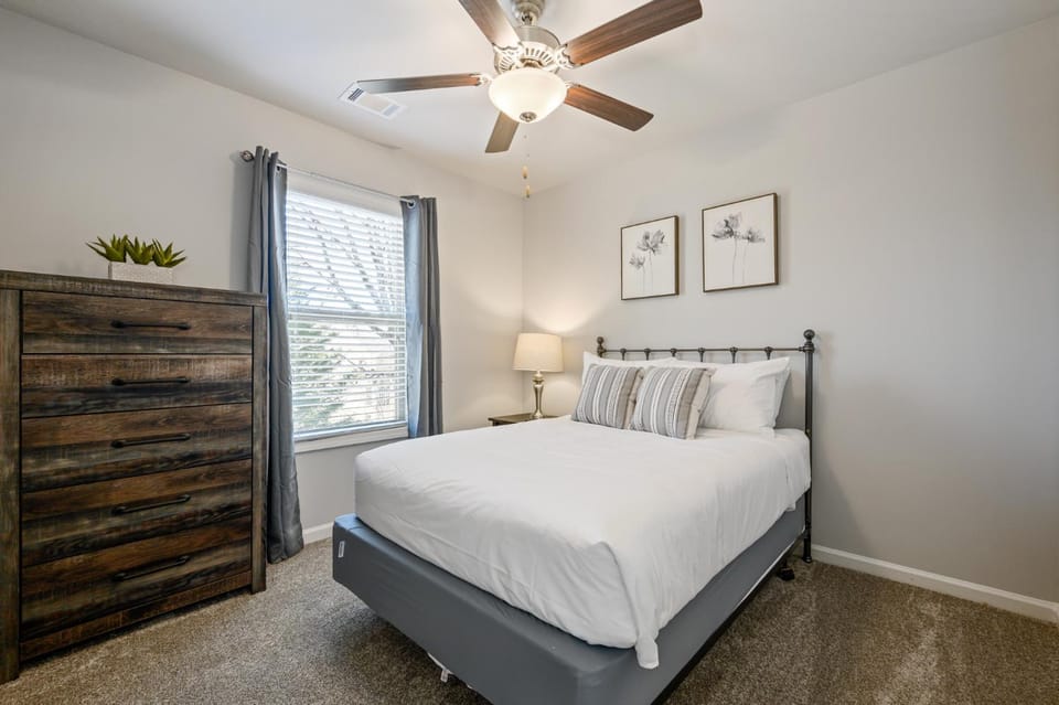 Pet-Friendly 3BR Home Near I-85 and River Trails House in Norcross