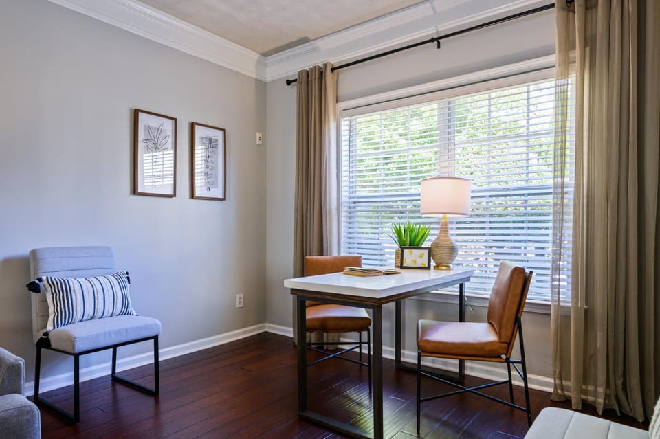 Stay In This Chic Townhome Near Olde Rope Mill House in Woodstock