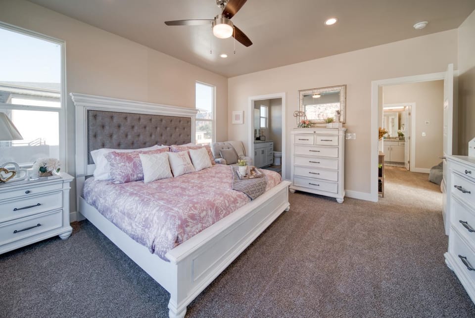 Bed, Photo of the whole room, Bedroom, fireplace