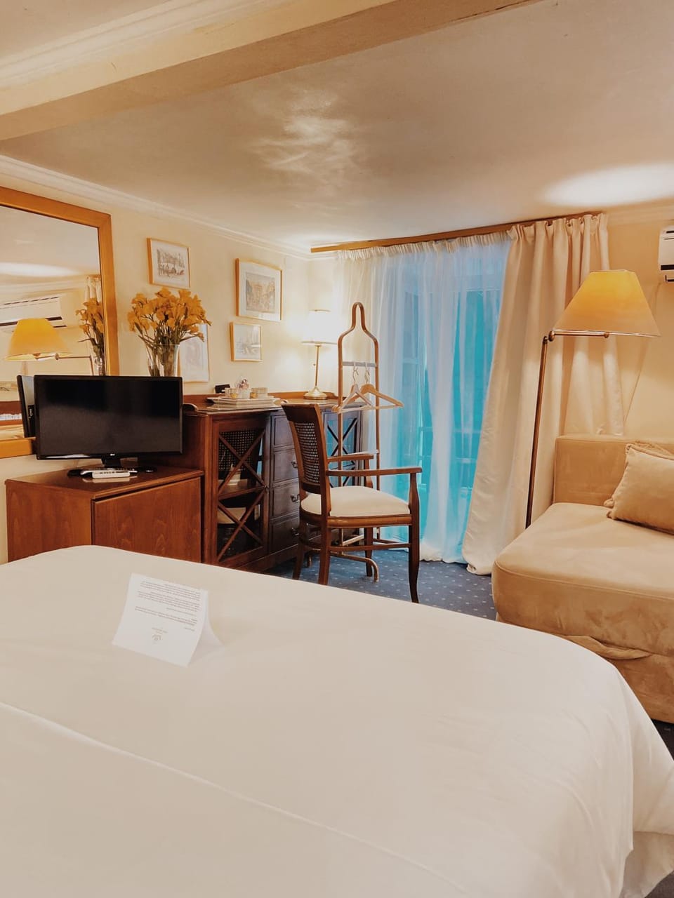 Photo of the whole room, Bedroom