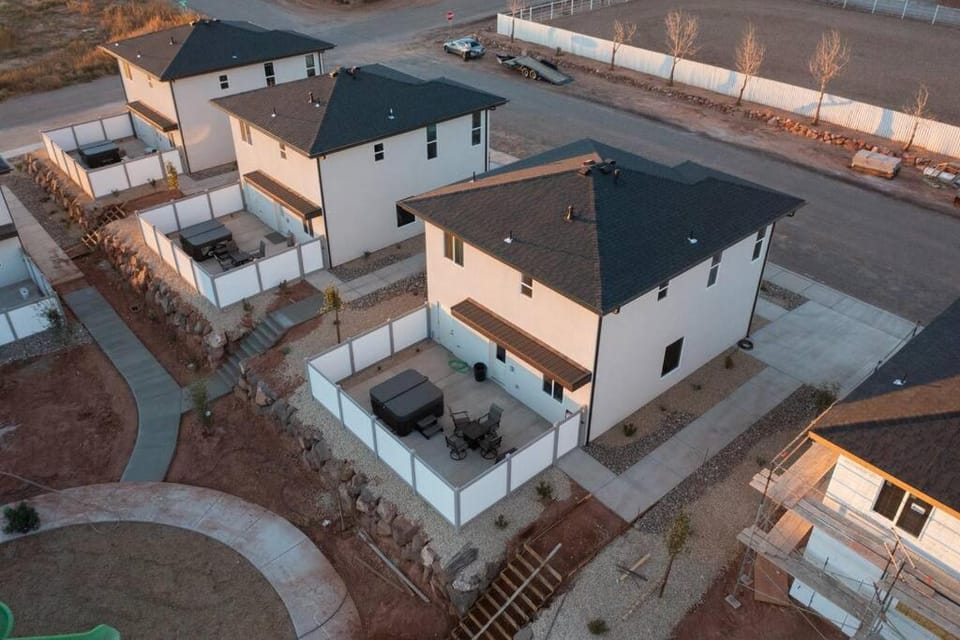 Property building, Day, Neighbourhood, Bird's eye view, Street view