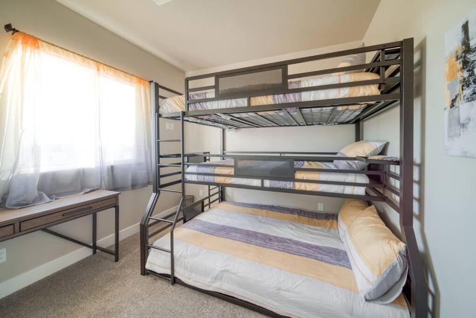Bed, Photo of the whole room, Bedroom, bunk bed