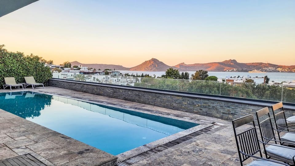 Patio, Nearby landmark, Day, Natural landscape, View (from property/room), Balcony/Terrace, Beach, Mountain view, Pool view, Sea view, Swimming pool, Swimming pool, sunbed