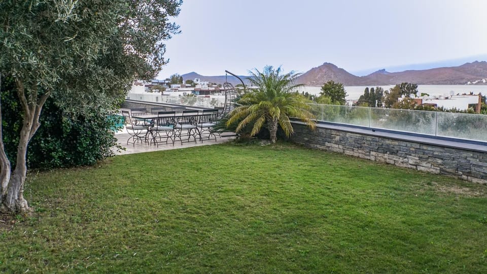 Nearby landmark, Day, Natural landscape, Garden, Mountain view