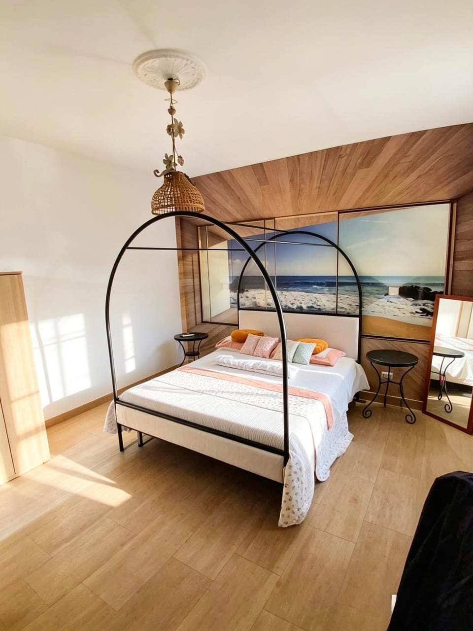 Bed, TV and multimedia, Bedroom