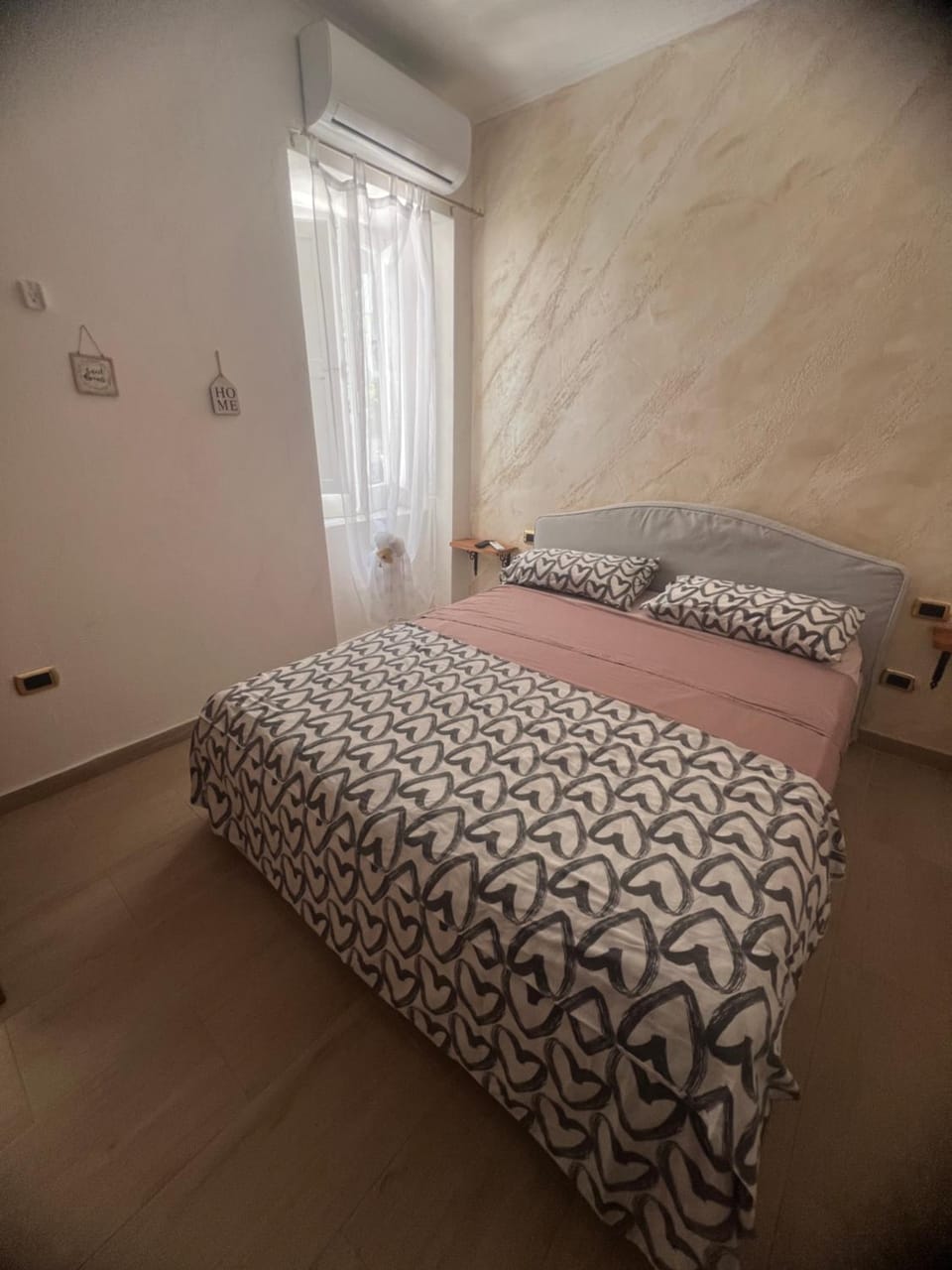 Bed, View (from property/room), Photo of the whole room, Bedroom