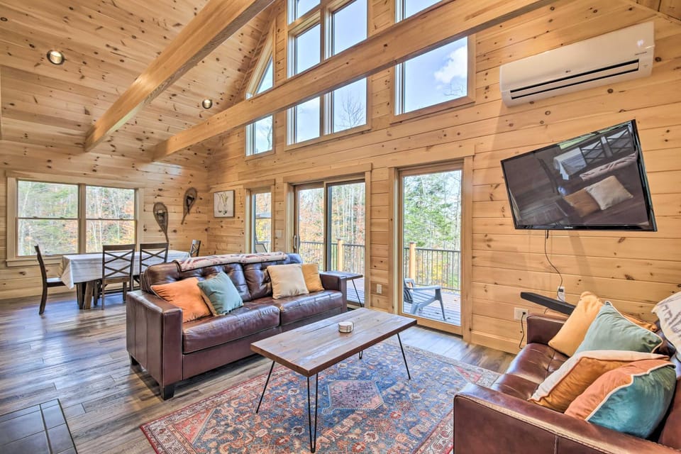 Cozy & Peaceful Waterfront Cabin on Porter Lake! Cabin in Maine