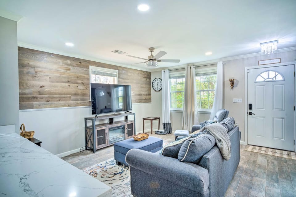 'Blue Cottage in the Bayou' w/ Private Yard! House in Baton Rouge