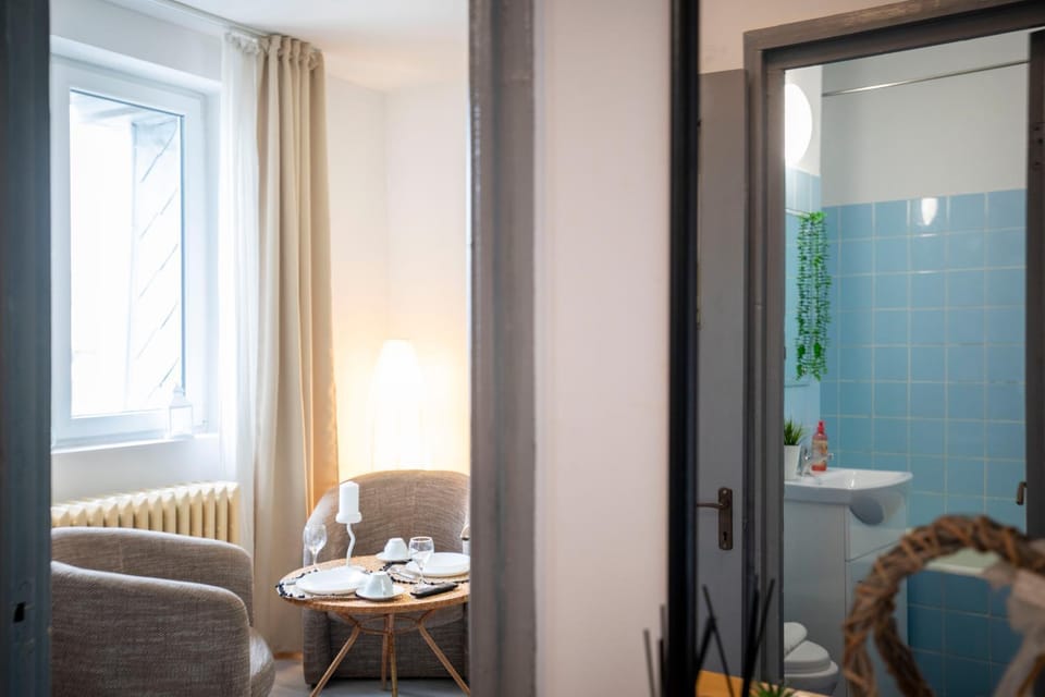 Old Town Luxe Retreat - Calea Victoriei CEC Bank Apartment in Bucharest