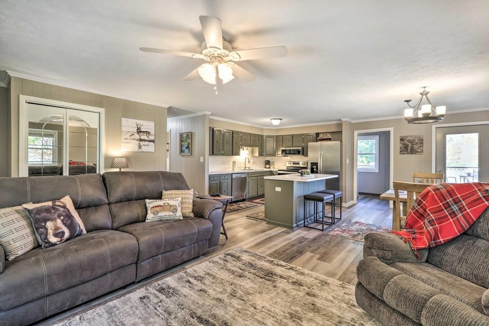 Welcoming Boone Getaway Near Hiking + Skiing! House in Watauga
