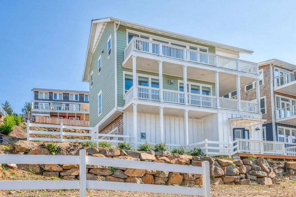 Drift Away Olivia Beach House in Lincoln City