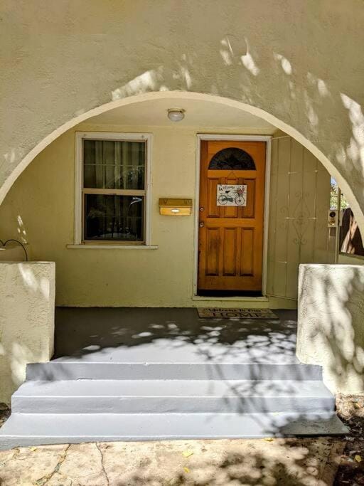 Facade/entrance