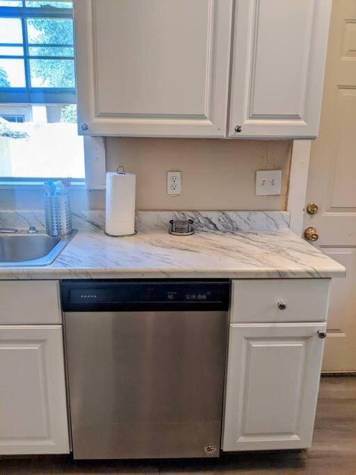 Kitchen or kitchenette, dishwasher, pet friendly, stove