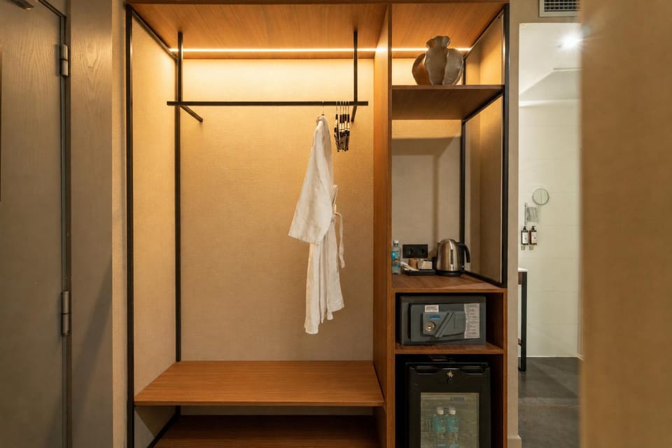 towels, wardrobe