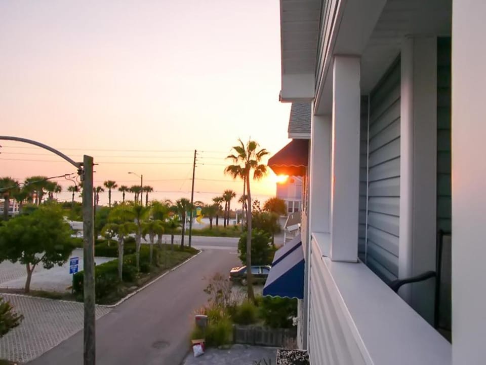 Neighbourhood, Balcony/Terrace, Sunset