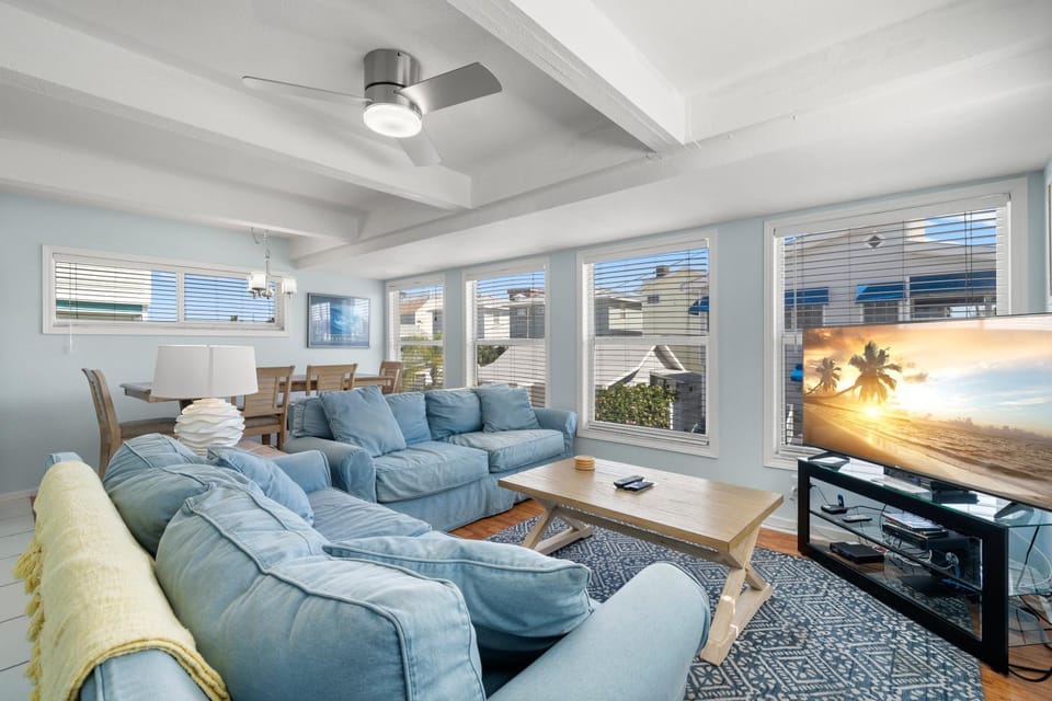 TV and multimedia, Living room, Seating area, Dining area, furniture