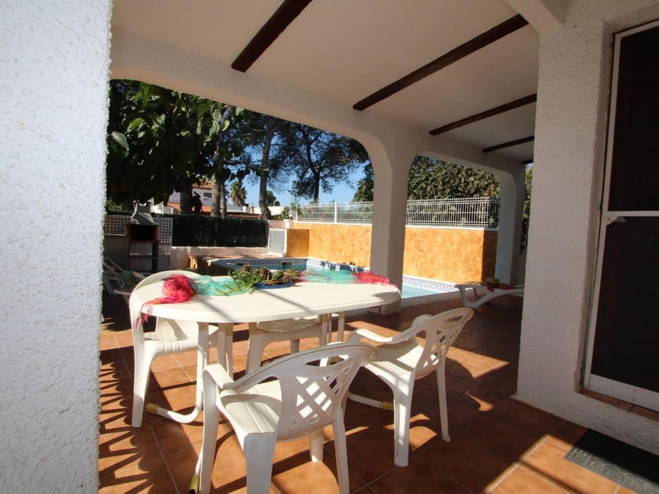 Vacaciones frente al mar: casa con WiFi, aire opcional, mascotas bienvenidas y playa para perros - ES-184-24 Villa in Montsià