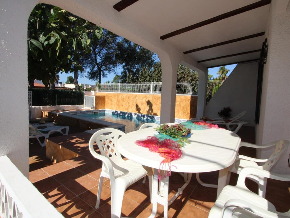 Vacaciones frente al mar: casa con WiFi, aire opcional, mascotas bienvenidas y playa para perros - ES-184-24 Villa in Montsià