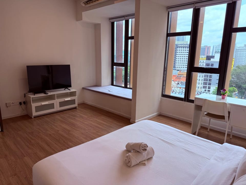 Bed, TV and multimedia, Bedroom, towels