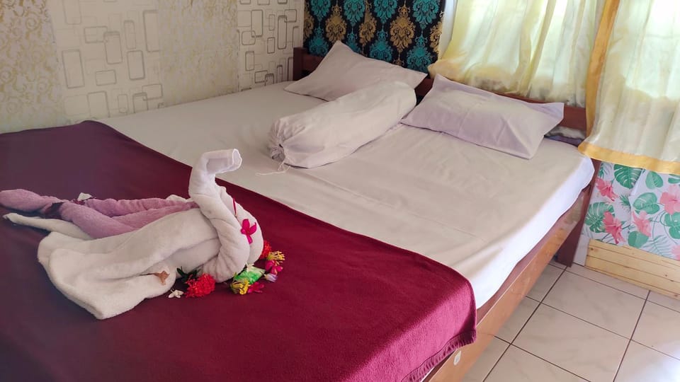 Bedroom, towels