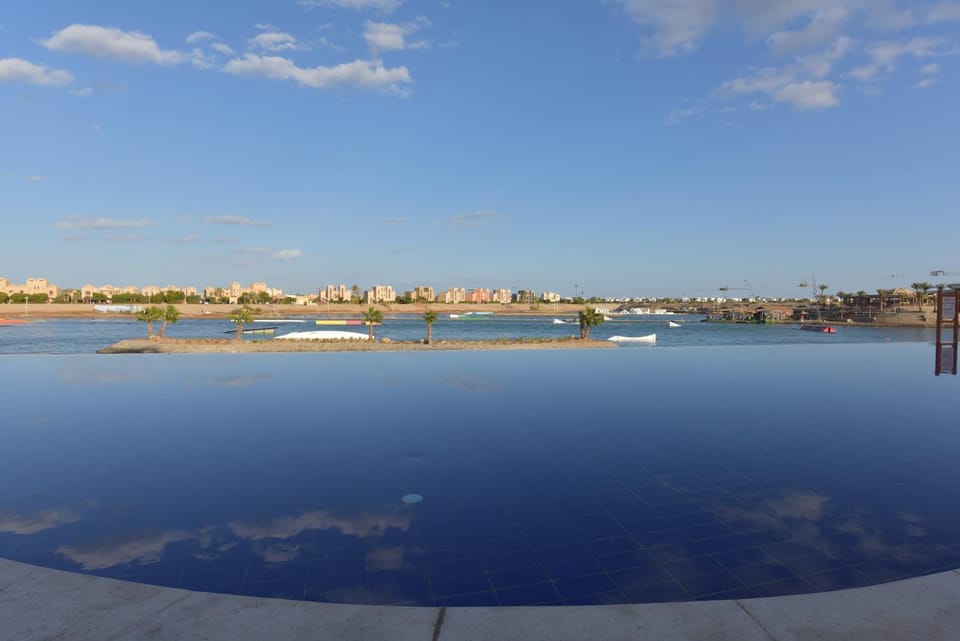 Lake view, Swimming pool