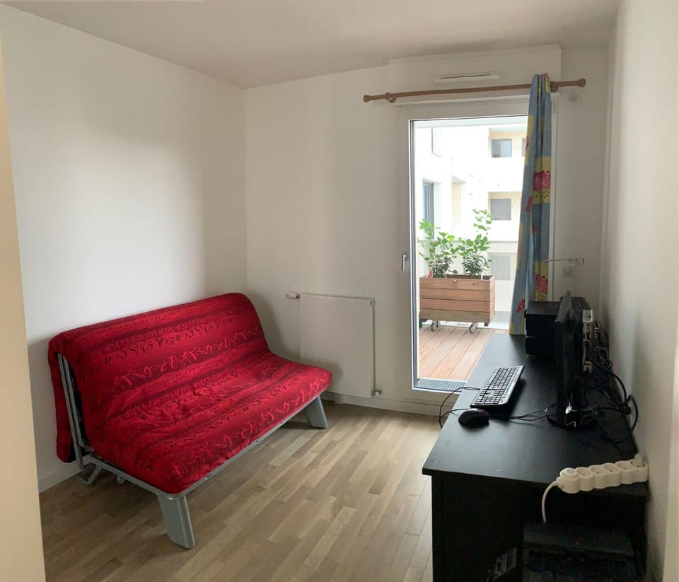 Chambre privée Vacation rental in Courbevoie