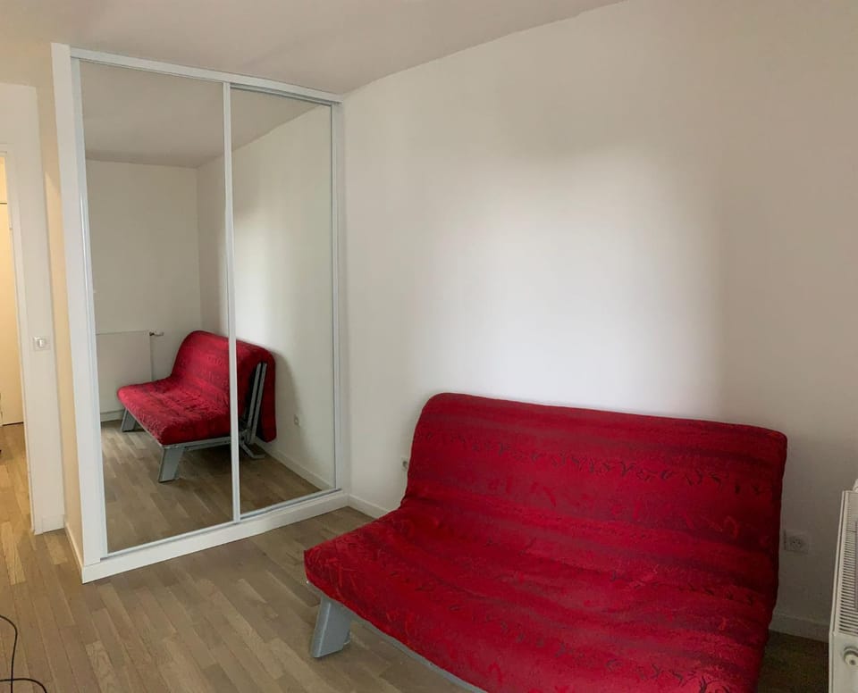 Chambre privée Vacation rental in Courbevoie