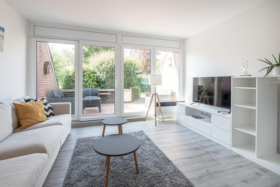 Communal lounge/ TV room, TV and multimedia, Living room, Seating area, Evening entertainment