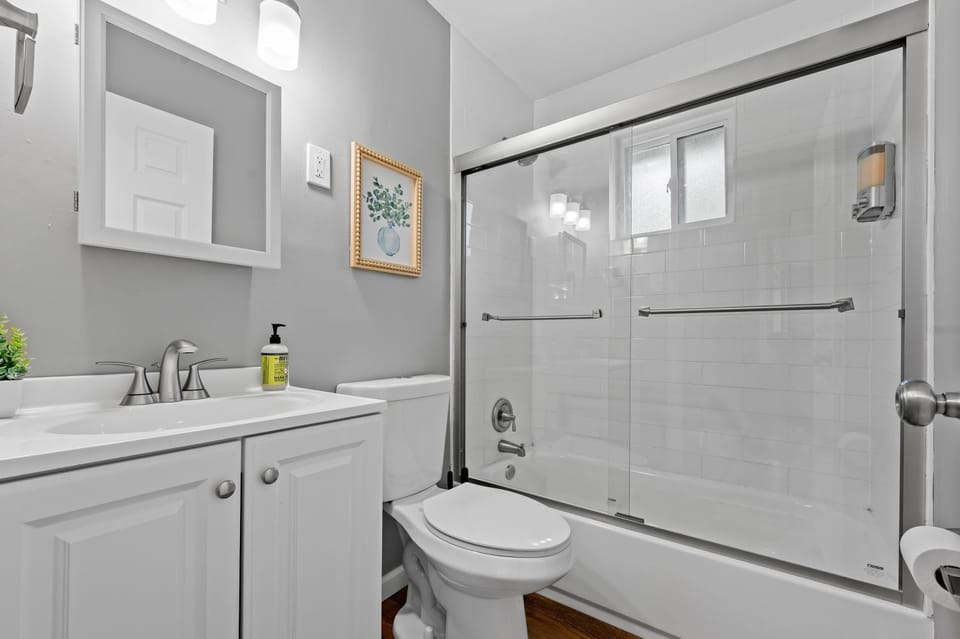 Shower, Toilet, Bathroom, Bath
