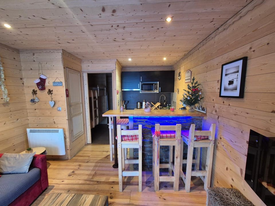 Charmant T2 rénové- Praloup 1600-parking privé, proche station Apartment in Uvernet-Fours