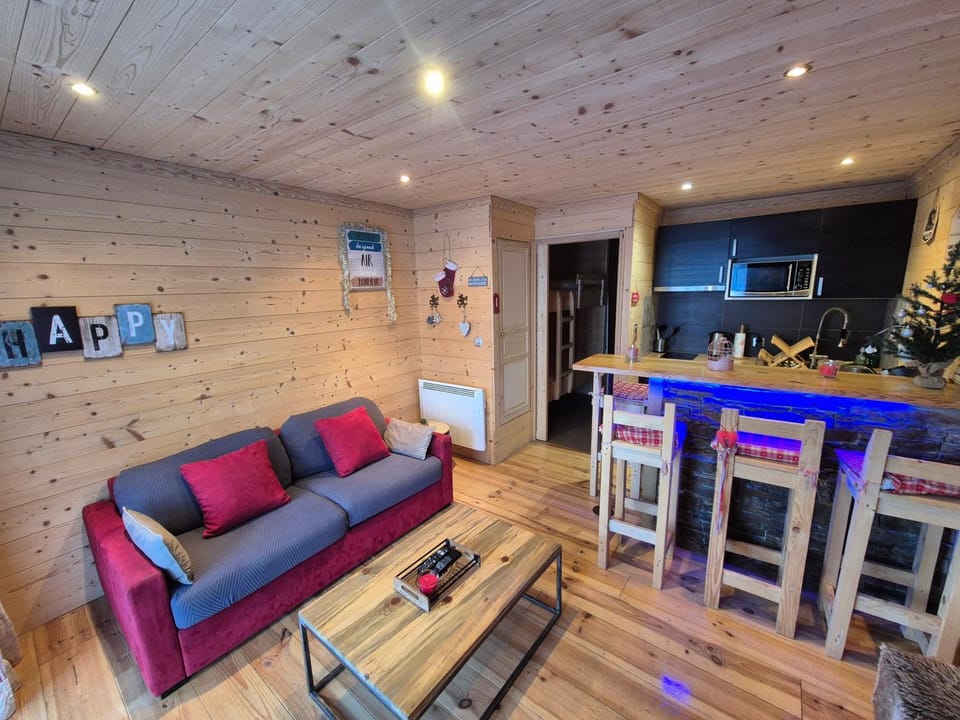 Charmant T2 rénové- Praloup 1600-parking privé, proche station Apartment in Uvernet-Fours
