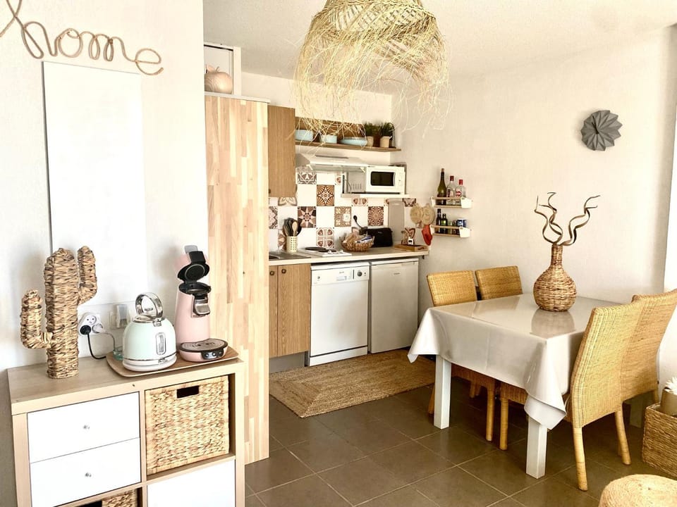 Coffee/tea facilities, Kitchen or kitchenette, Dining area, dishwasher, minibar, pet friendly, stove, toaster
