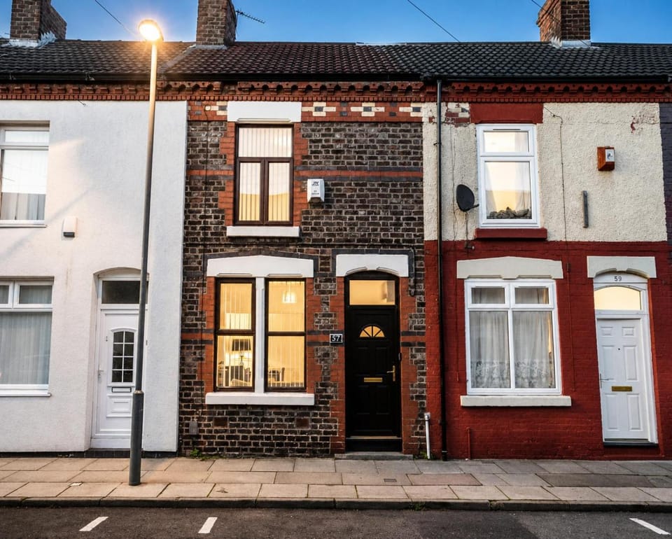 Spacious 2 Bedroom House - Sleeps 5 - Perfect for Work Stays & Longer bookings Apartment in Liverpool