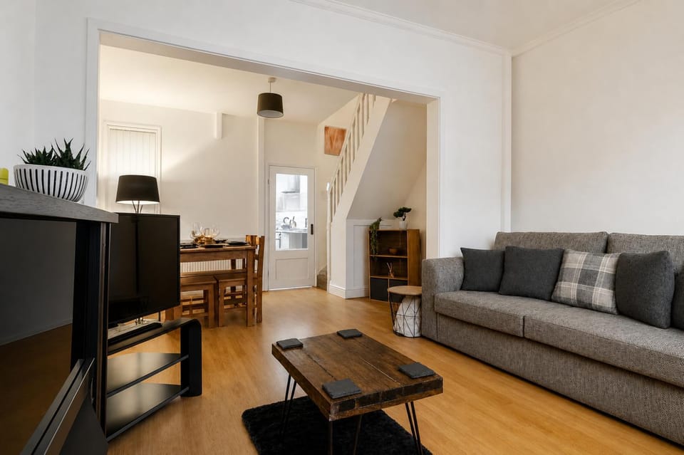 Spacious 2 Bedroom House - Sleeps 5 - Perfect for Work Stays & Longer bookings Apartment in Liverpool