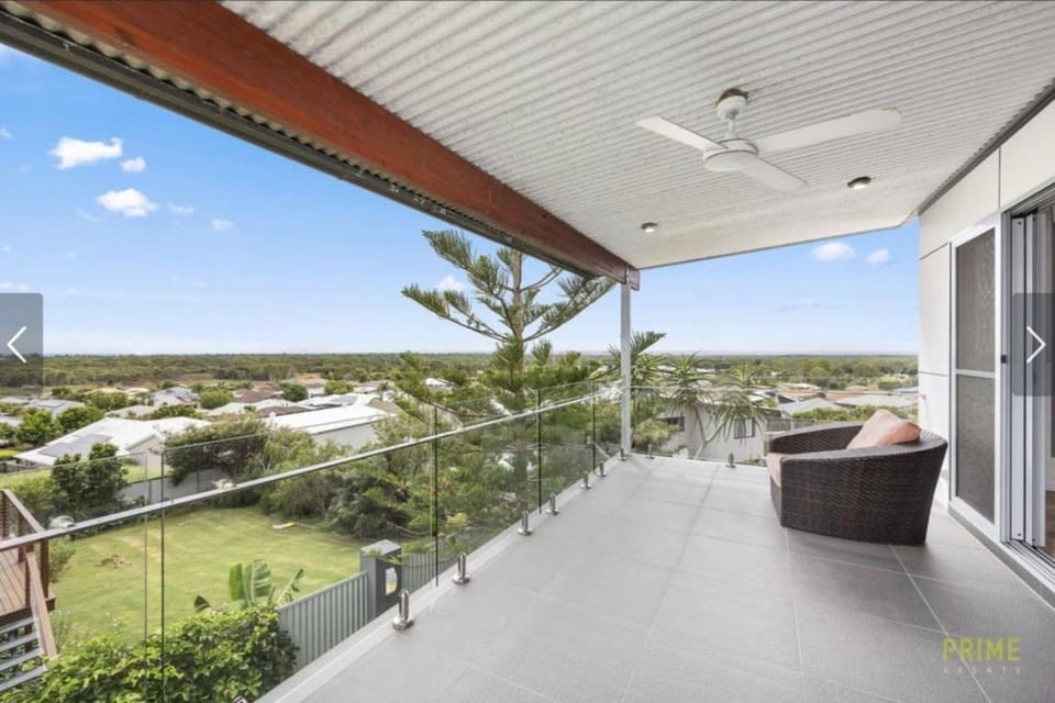Luxury Family House with Panoramic Ocean Views House in Hervey Bay
