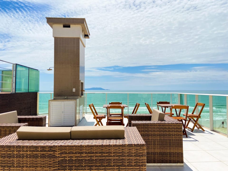Patio, Day, Natural landscape, Balcony/Terrace, Dining area, Sea view