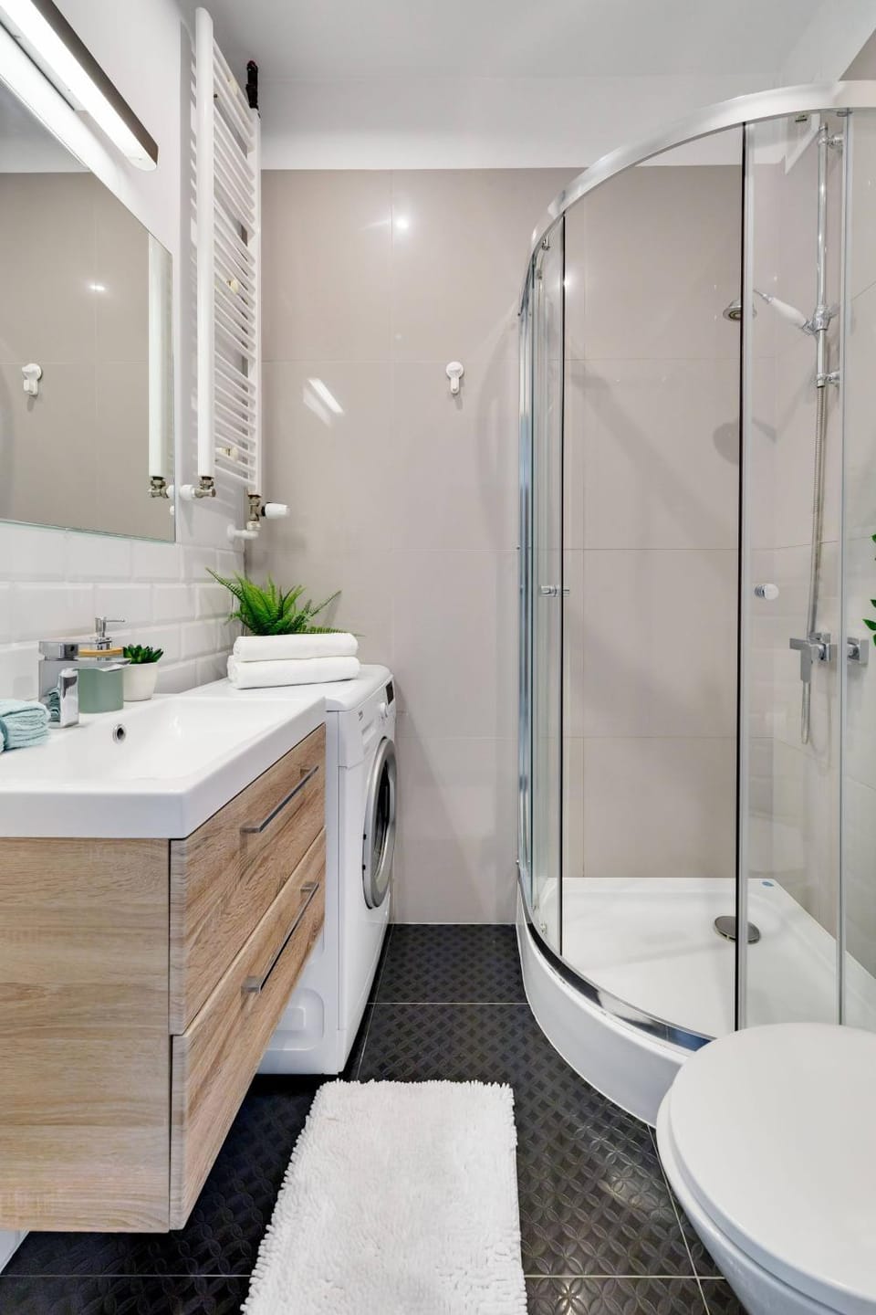Shower, Toilet, Bath, towels