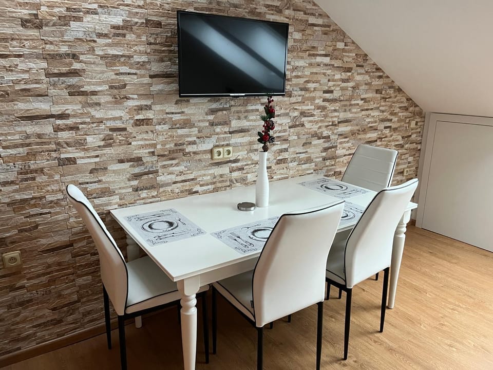 TV and multimedia, Dining area