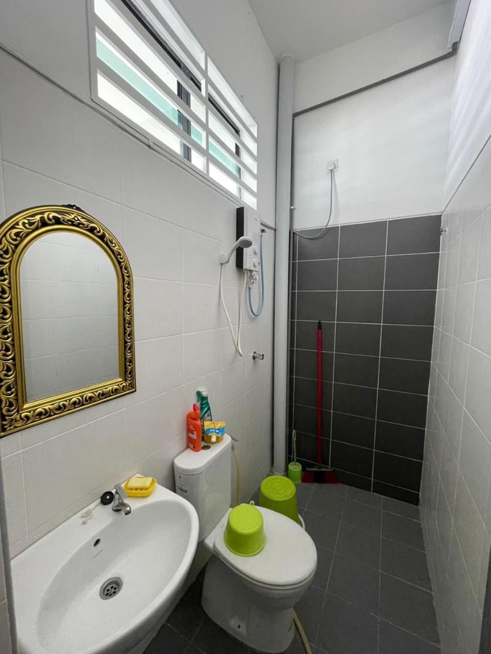 Shower, Toilet, Bathroom, towels