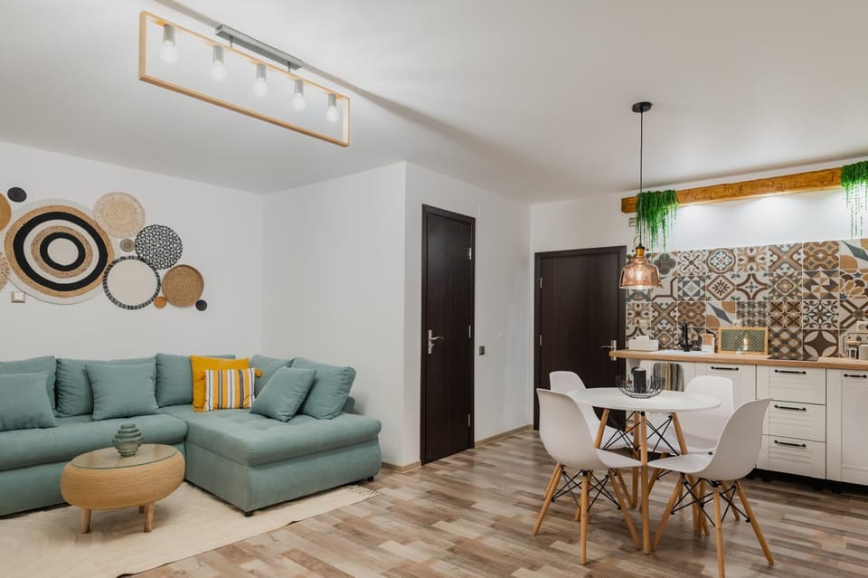Kitchen or kitchenette, Living room, Seating area, Dining area