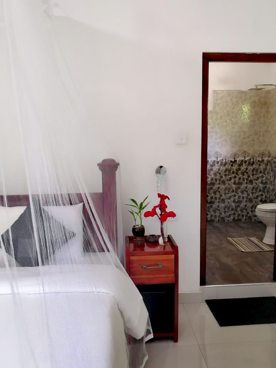 Bed, Bathroom, Photo of the whole room, Bedroom