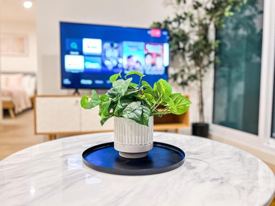 Close to Mel Uni 2BR2BA parking Balconywifi Apartment in Melbourne