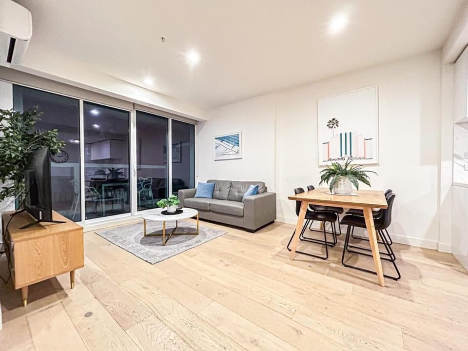 Close to Mel Uni 2BR2BA parking Balconywifi Apartment in Melbourne