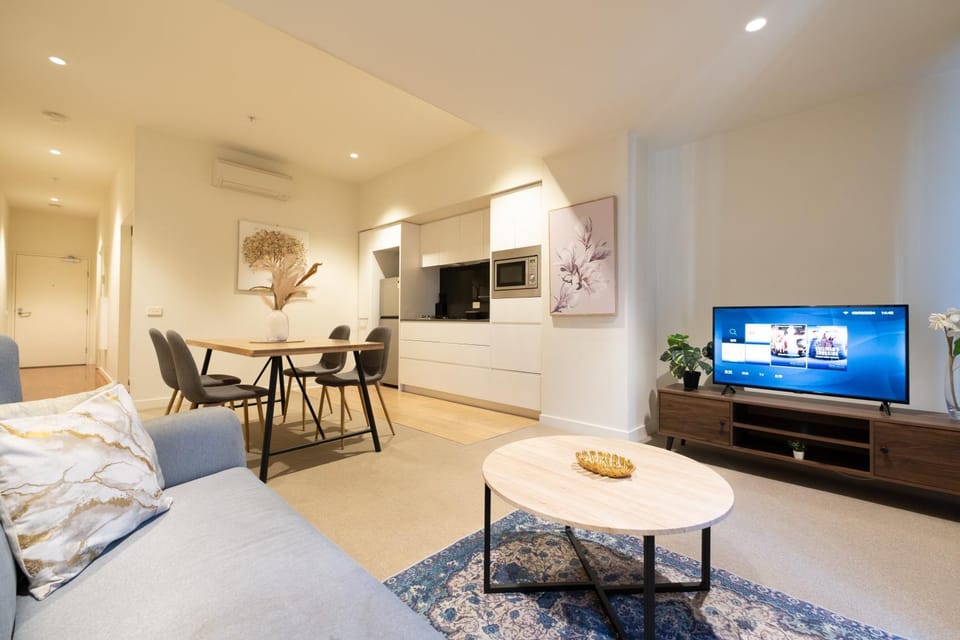 2BR apt pool gym balcony at William st MEL CBD Apartment in Melbourne