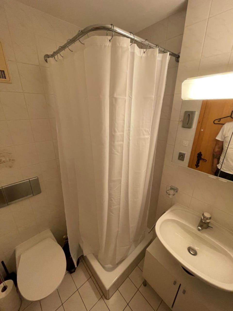 Shower, Toilet