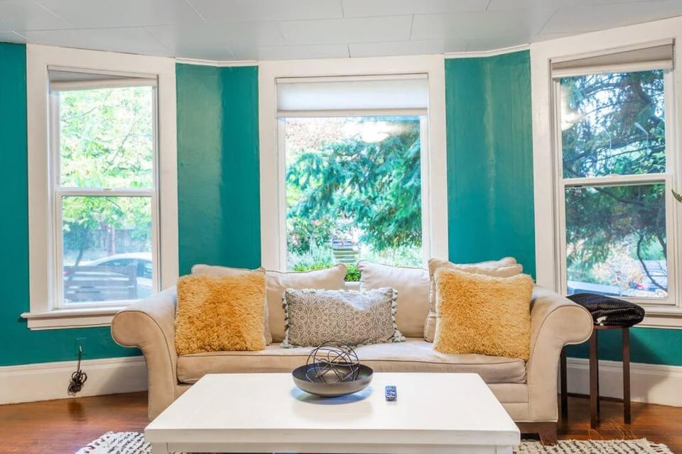 Large funky 2 or 3 bedroom unit in prime location Apartment in Fremont