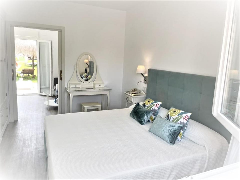 Bed, Garden, Bedroom